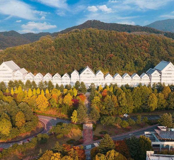 본관 가을전경 대표이미지